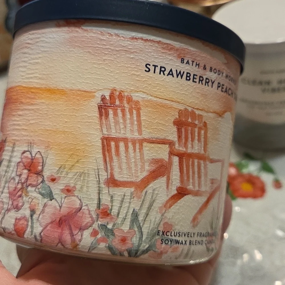 Nwt Bath & Body Works Strawberry Peach Sunset Candle - Picture 2 of 5